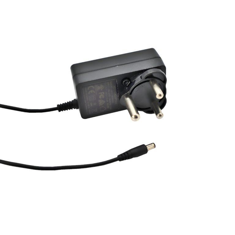 [GUTASA] Gizzu Universal Travel Adapter